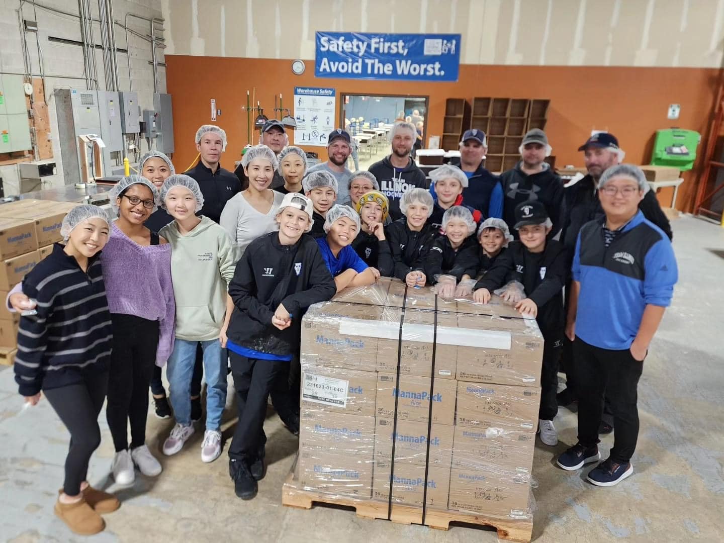 Team Illinois 11U packs more than 28,500 meals | Team Illinois AAA Hockey